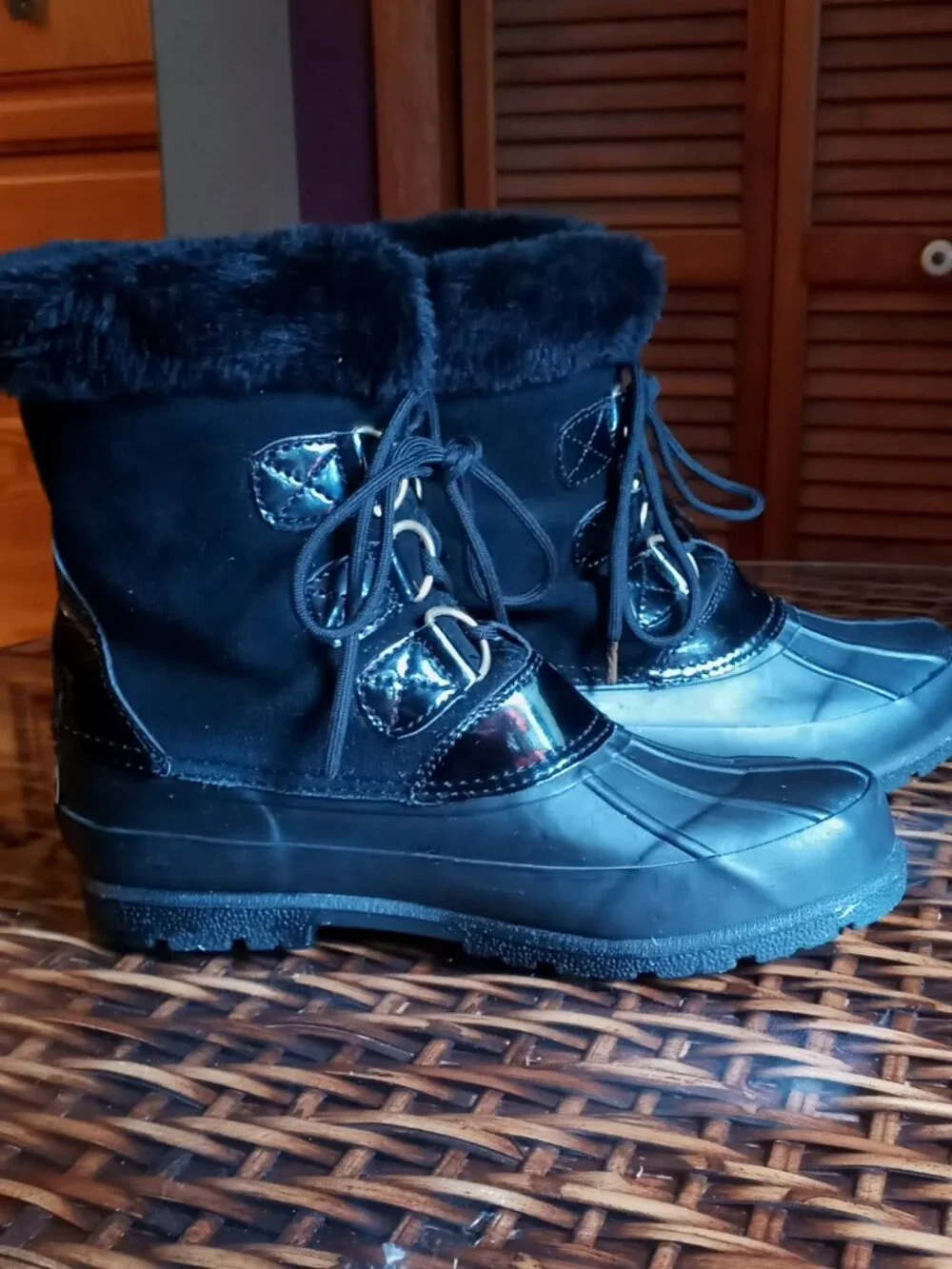 totes Leather Upper Black Faux Fur Trim Waterproof Duck Boots Women's Sz 7M